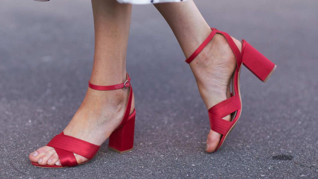 Zomer-pedicure: dé routine om je voeten weer mooi zacht te maken Zomer-pedicure: dé routine om je voeten weer mooi zacht te maken