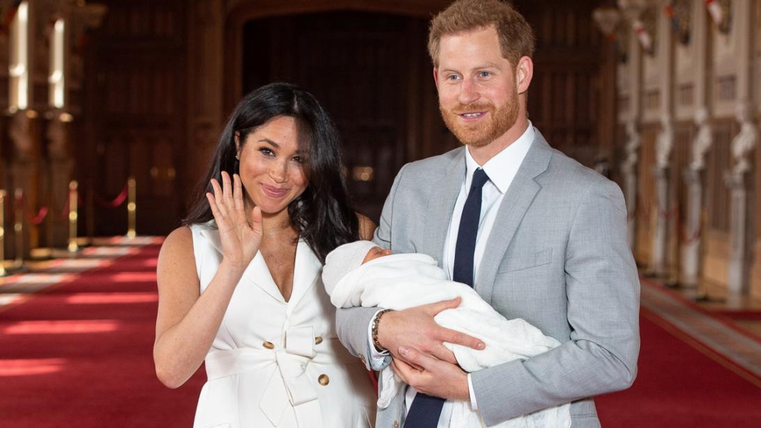 Ophef rond private doop van baby Archie: "Wie zoveel geld aanneemt, mag geen privacy eisen" Ophef rond private doop van baby Archie: "Wie zoveel geld aanneemt, mag geen privacy eisen"