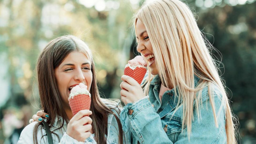 Deze ijsjesverkoper laat influencers dubbel betalen en gaat viraal Deze ijsjesverkoper laat influencers dubbel betalen en gaat viraal
