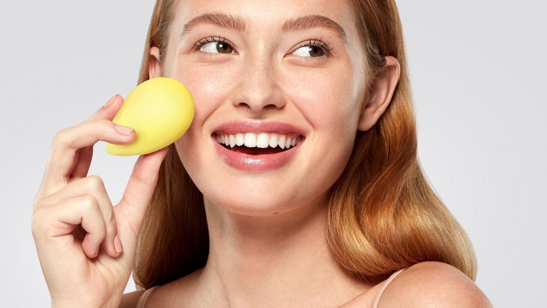 De meeste vrouwen gebruiken hun beautyblender fout (& zo moet het wél) De meeste vrouwen gebruiken hun beautyblender fout (& zo moet het wél)