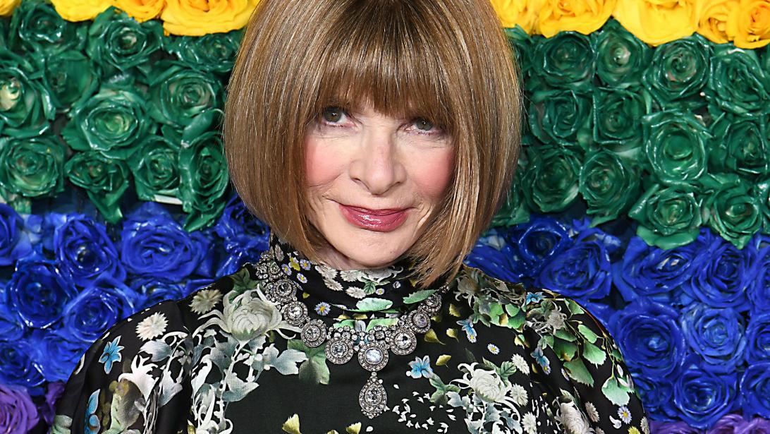 Anna Wintour gespot in dé herfstjurk waar iedereen mee staat Anna Wintour gespot in dé herfstjurk waar iedereen mee staat