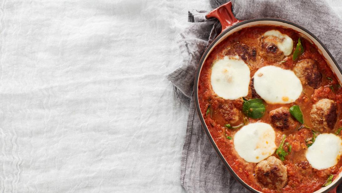Heerlijk & gezond recept: ovenschotel met balletjes in groentesaus Heerlijk & gezond recept: ovenschotel met balletjes in groentesaus