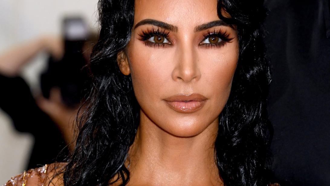 Kim Kardashian pakt haar psoriasis aan met deze natuurlijke scrub Kim Kardashian pakt haar psoriasis aan met deze natuurlijke scrub