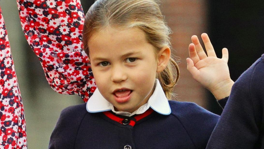Te schattig: Kensington Palace deelt beelden van Charlottes allereerste schooldag Te schattig: Kensington Palace deelt beelden van Charlottes allereerste schooldag