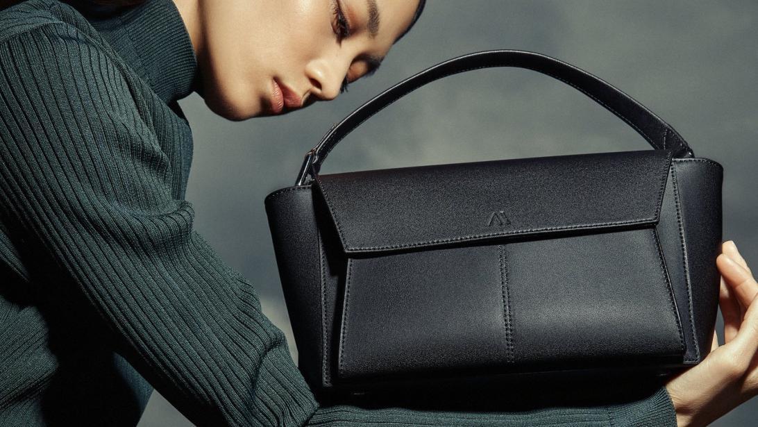 Win een luxueuze werktas en accessoires van KAAI (t.w.v. € 1.280) Win een luxueuze werktas en accessoires van KAAI (t.w.v. € 1.280)