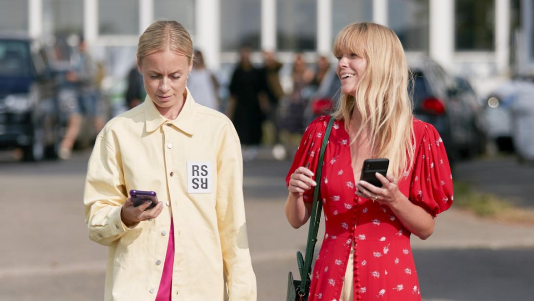 Move over beige: van deze luxueuze trendkleur mag je kast nu overlopen Move over beige: van deze luxueuze trendkleur mag je kast nu overlopen