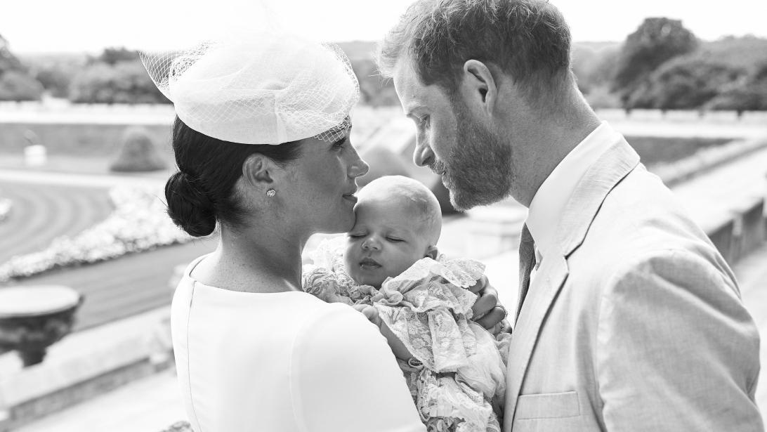 Nooit eerder geziene foto van Archie voor Prins Harry's verjaardag Nooit eerder geziene foto van Archie voor Prins Harry's verjaardag