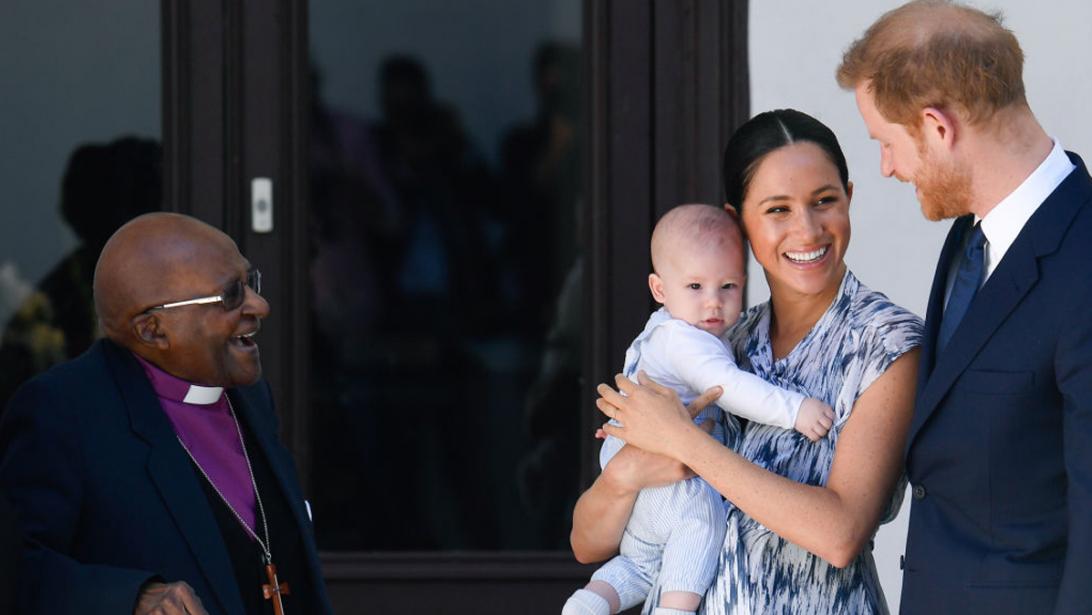 Baby Archie maakt debuut tijdens Meghan en Harry's Royal Tour in Zuid-Afrika Baby Archie maakt debuut tijdens Meghan en Harry's Royal Tour in Zuid-Afrika