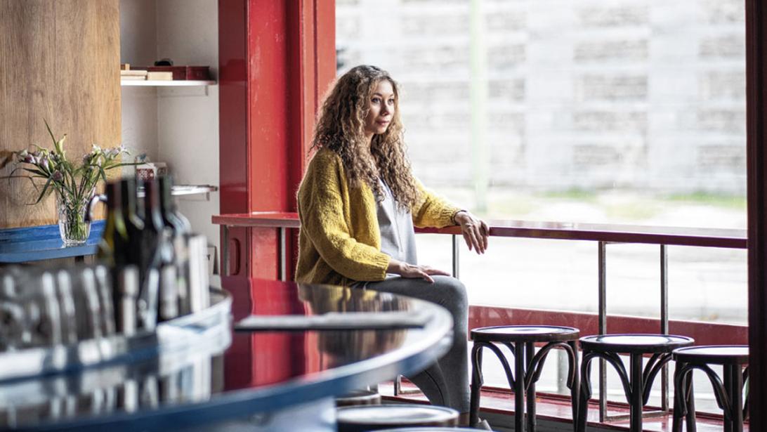 Journaliste Leslie Hodge: "Eenzaamheid kan voelen als honger, je ziel heeft contact nodig" Journaliste Leslie Hodge: "Eenzaamheid kan voelen als honger, je ziel heeft contact nodig"