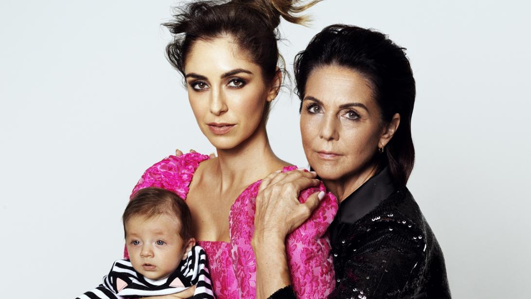 Kim Van Oncen deelt beautygeheimen: "Mijn wondermiddeltje voor lange wimpers? Dit serum!" Kim Van Oncen deelt beautygeheimen: "Mijn wondermiddeltje voor lange wimpers? Dit serum!"