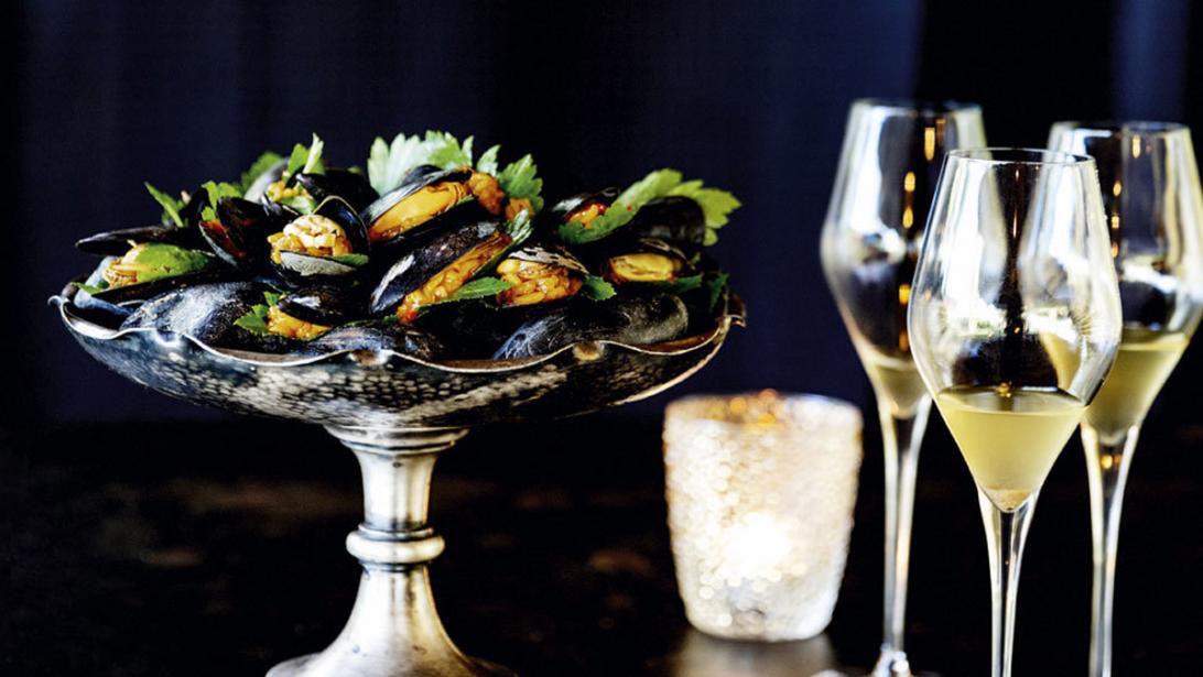 Aperitiefhapje met kerst: paella van mosselen Aperitiefhapje met kerst: paella van mosselen