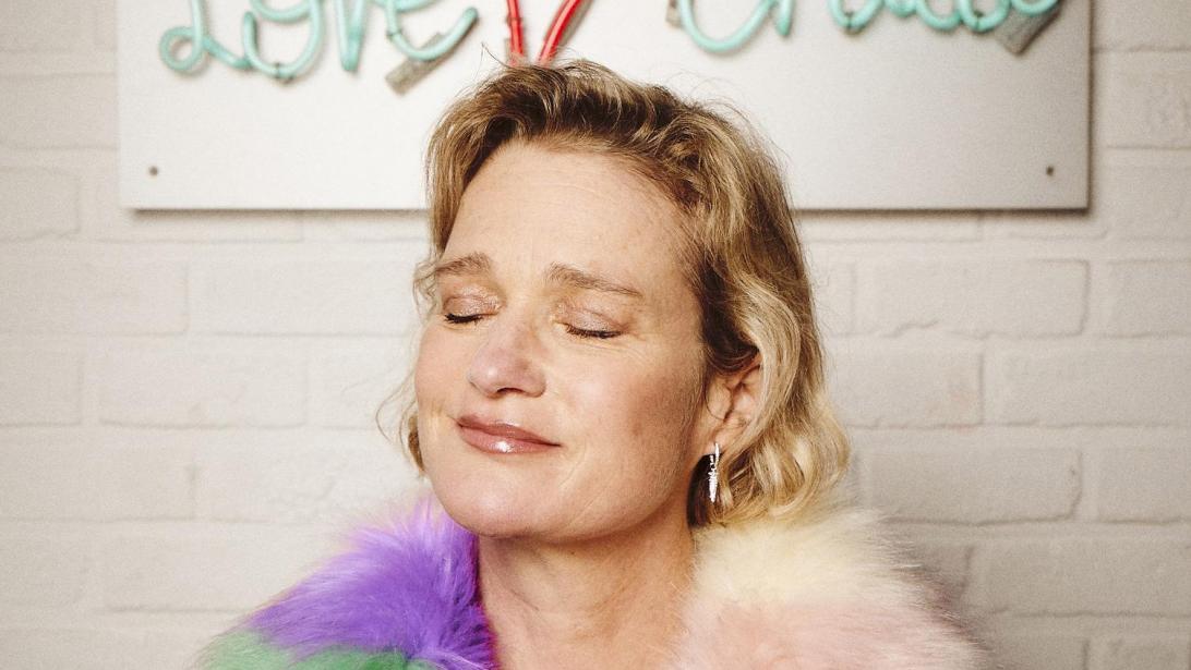 Exclusief: Delphine Boël over haar kunst, haar gezin en de tumult over haar biologische vader Exclusief: Delphine Boël over haar kunst, haar gezin en de tumult over haar biologische vader