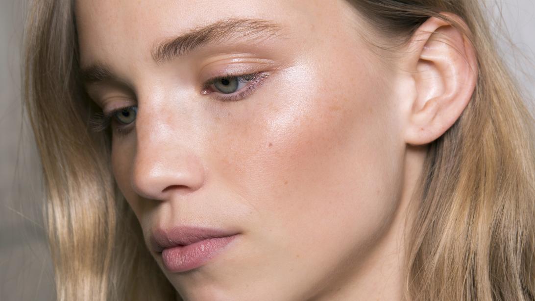 Beauté: nos highlighters préférés pour un teint glowy Beauté: nos highlighters préférés pour un teint glowy