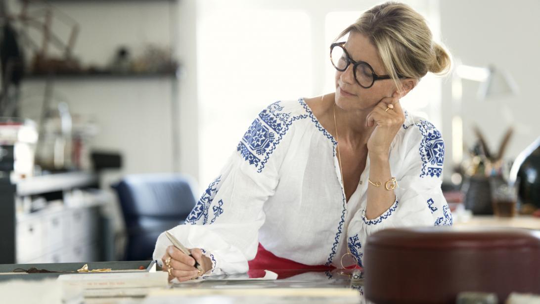 Charlotte Lynggaard: "Als je zoveel tijd spendeert aan een juweel wordt het een deel van wie je bent" Charlotte Lynggaard: "Als je zoveel tijd spendeert aan een juweel wordt het een deel van wie je bent"