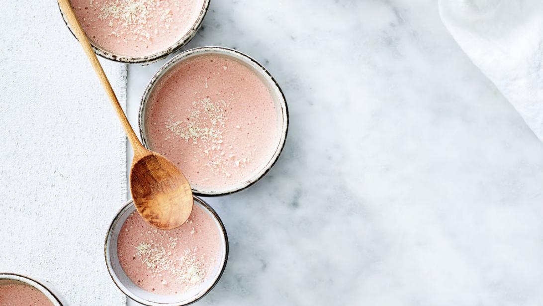 Dessert om van te smullen: roze chocolademousse met ruby chocolade Dessert om van te smullen: roze chocolademousse met ruby chocolade