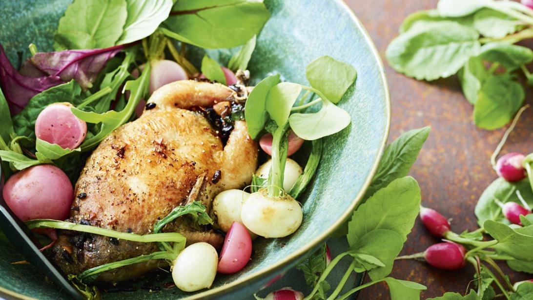 Recept: gevulde kwartel met gestoofde raapjes en radijsjes in verjus Recept: gevulde kwartel met gestoofde raapjes en radijsjes in verjus