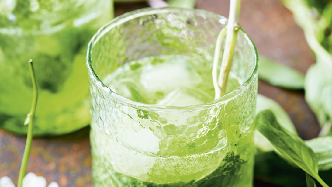 Verrassend cocktail recept: verfrissende gin-basilicum smash Verrassend cocktail recept: verfrissende gin-basilicum smash
