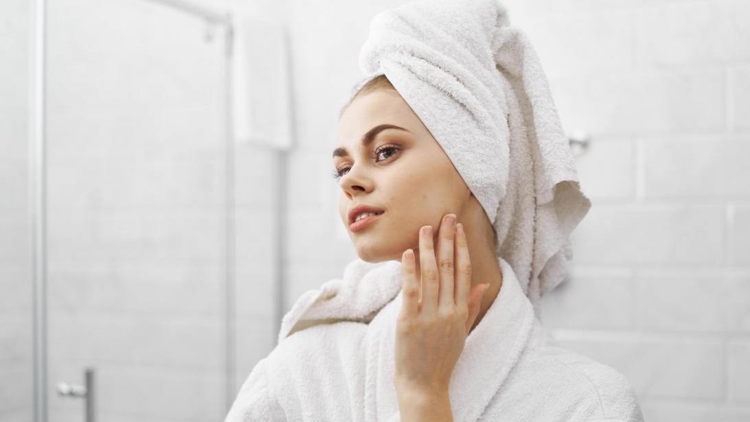 Deze eenvoudige stappen zijn dé sleutel tot een mooie huid volgens beauty-specialiste Caroline Hirons Deze eenvoudige stappen zijn dé sleutel tot een mooie huid volgens beauty-specialiste Caroline Hirons