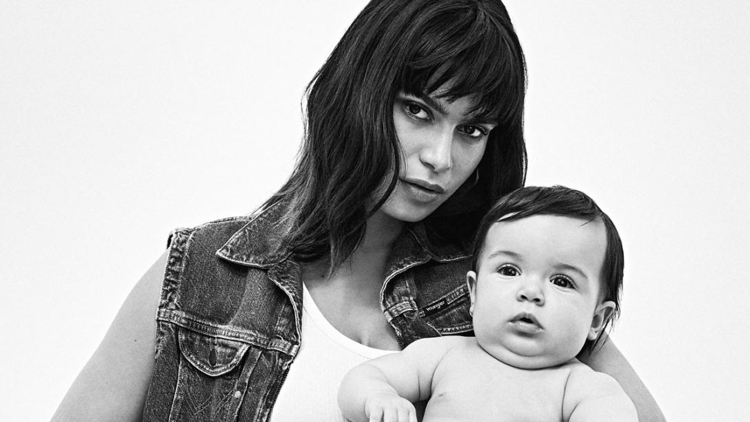 One on one met topmodel Yana Bovenistier: over baby's, designerkleren en het klimaat One on one met topmodel Yana Bovenistier: over baby's, designerkleren en het klimaat