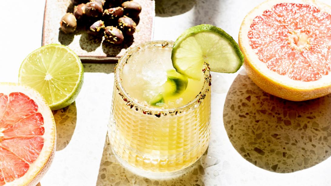 Recette: margarita pamplemousse-jalapeños et olives marinées Recette: margarita pamplemousse-jalapeños et olives marinées