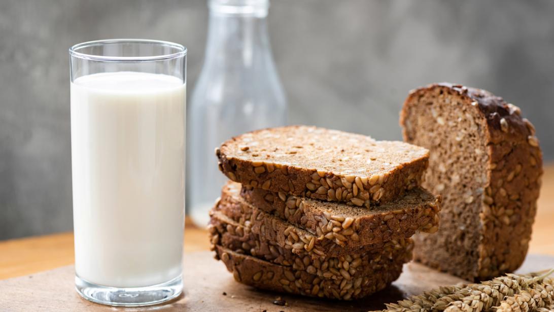 Experten aan het woord: is het beter voor je verteringsstelsel om gluten- en lactosevrij te eten? Experten aan het woord: is het beter voor je verteringsstelsel om gluten- en lactosevrij te eten?