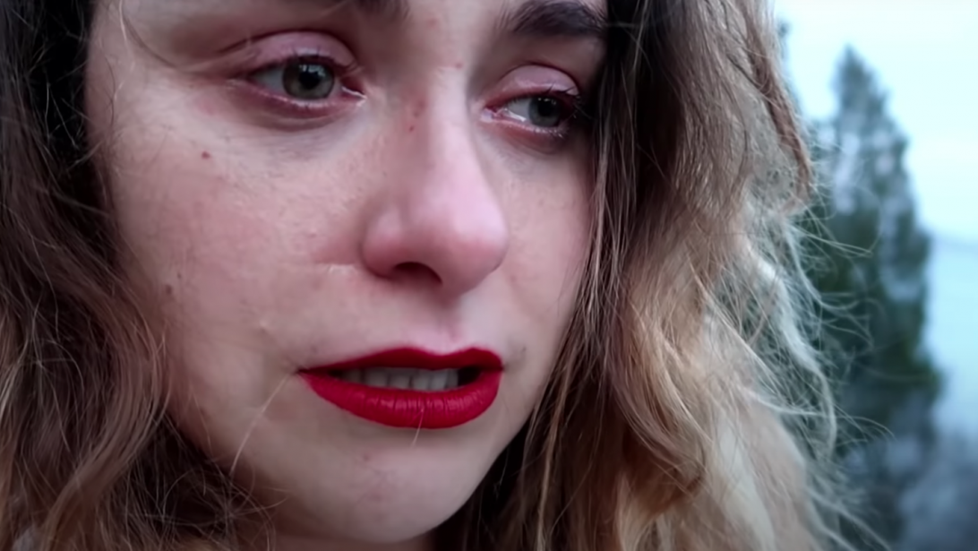 Larguée par mail, elle filme sa guérison dans une vidéo bouleversante Larguée par mail, elle filme sa guérison dans une vidéo bouleversante