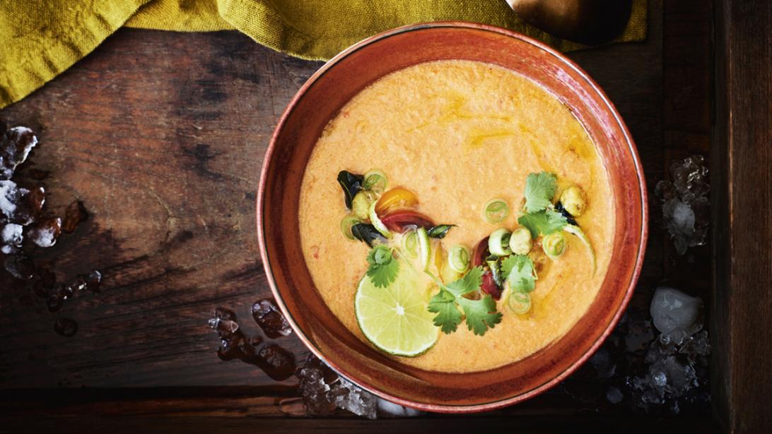 Fris én pikant: koud geserveerde Tom Yum Fris én pikant: koud geserveerde Tom Yum