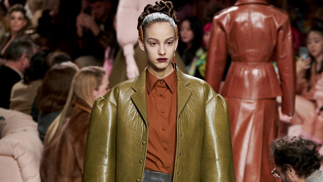 Croco, laqué of faux: leder is hét trendmateriaal van najaar 2020 Croco, laqué of faux: leder is hét trendmateriaal van najaar 2020