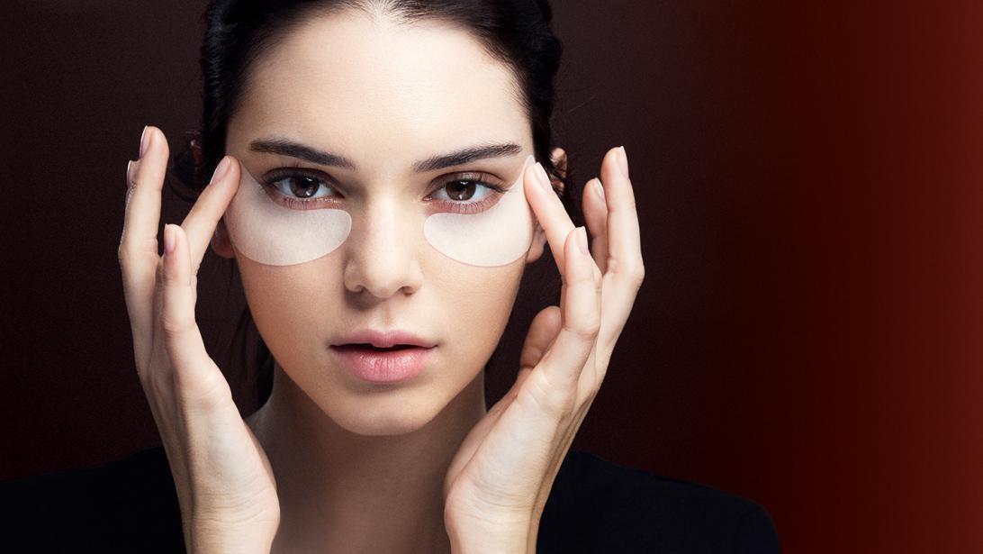 Vraag aan de dermatoloog: "Hoe verberg ik donkere kringen onder mijn ogen?" Vraag aan de dermatoloog: "Hoe verberg ik donkere kringen onder mijn ogen?"