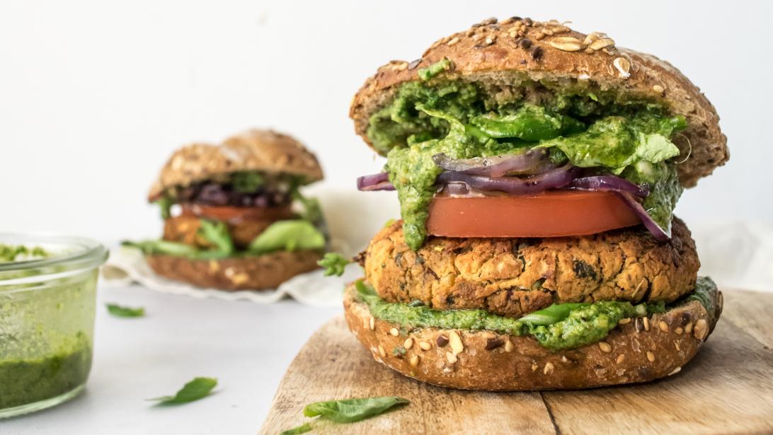 Heerlijk voor het weekend: de ultieme Italiaanse burger Heerlijk voor het weekend: de ultieme Italiaanse burger