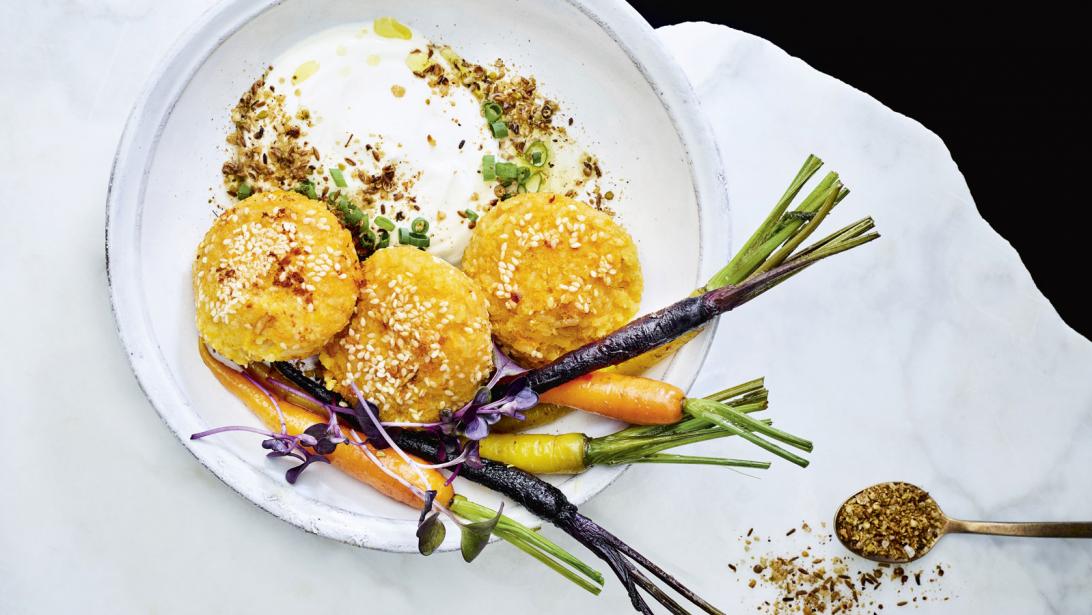 Heerlijk na Halloween: labneh met pompoenballetjes en zilvervliesrijst Heerlijk na Halloween: labneh met pompoenballetjes en zilvervliesrijst