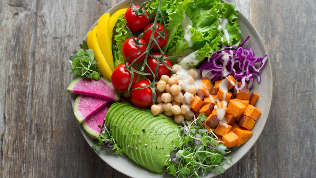 Alimentation 100% crue : bonne ou mauvaise idée ? Alimentation 100% crue : bonne ou mauvaise idée ?