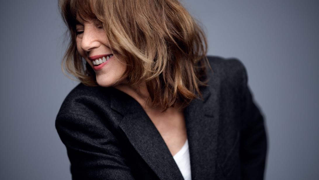 L'instantané : Jane Birkin se jette dans la gueule de l'éléphant L'instantané : Jane Birkin se jette dans la gueule de l'éléphant