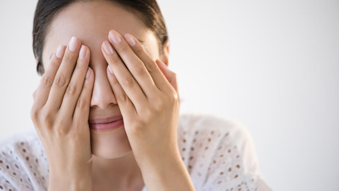 Acné à l'âge adulte: 8 raisons qui expliquent l'apparition de boutons Acné à l'âge adulte: 8 raisons qui expliquent l'apparition de boutons