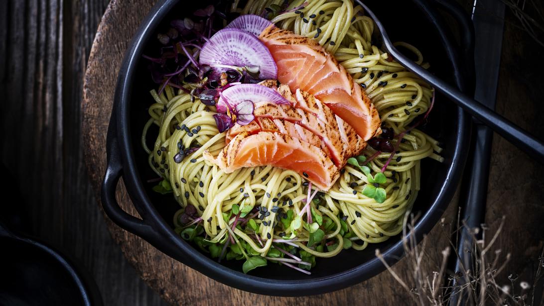Recette: nouilles au thé vert, gingembre et saumon fumé Recette: nouilles au thé vert, gingembre et saumon fumé
