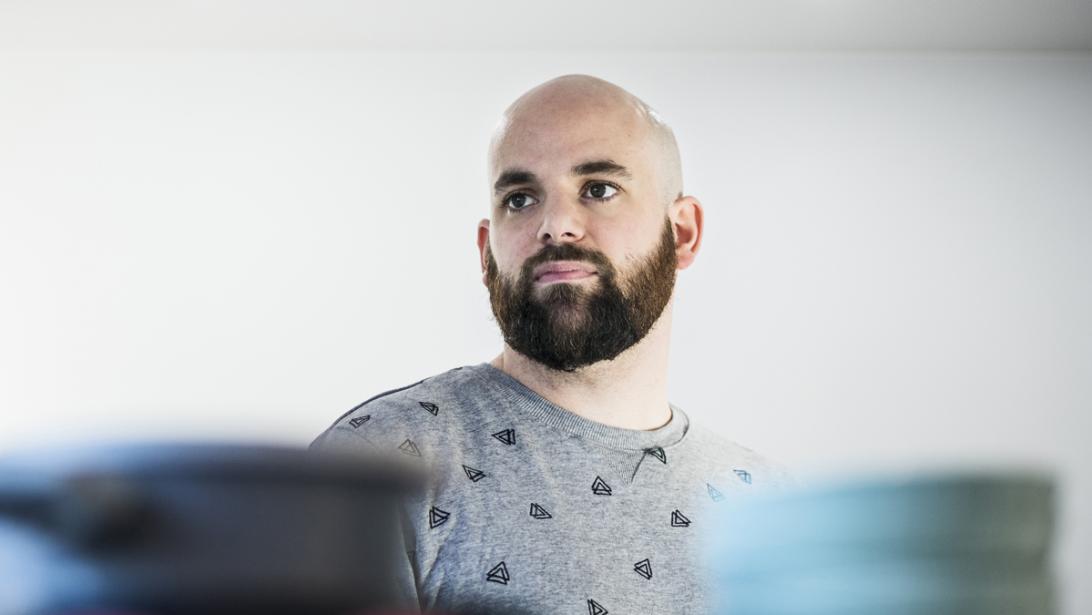 Thuisblijfvader Rik: "Toen ik thuisbleef voor ons gezin kwam er veel commentaar, vooral van mannen" Thuisblijfvader Rik: "Toen ik thuisbleef voor ons gezin kwam er veel commentaar, vooral van mannen"