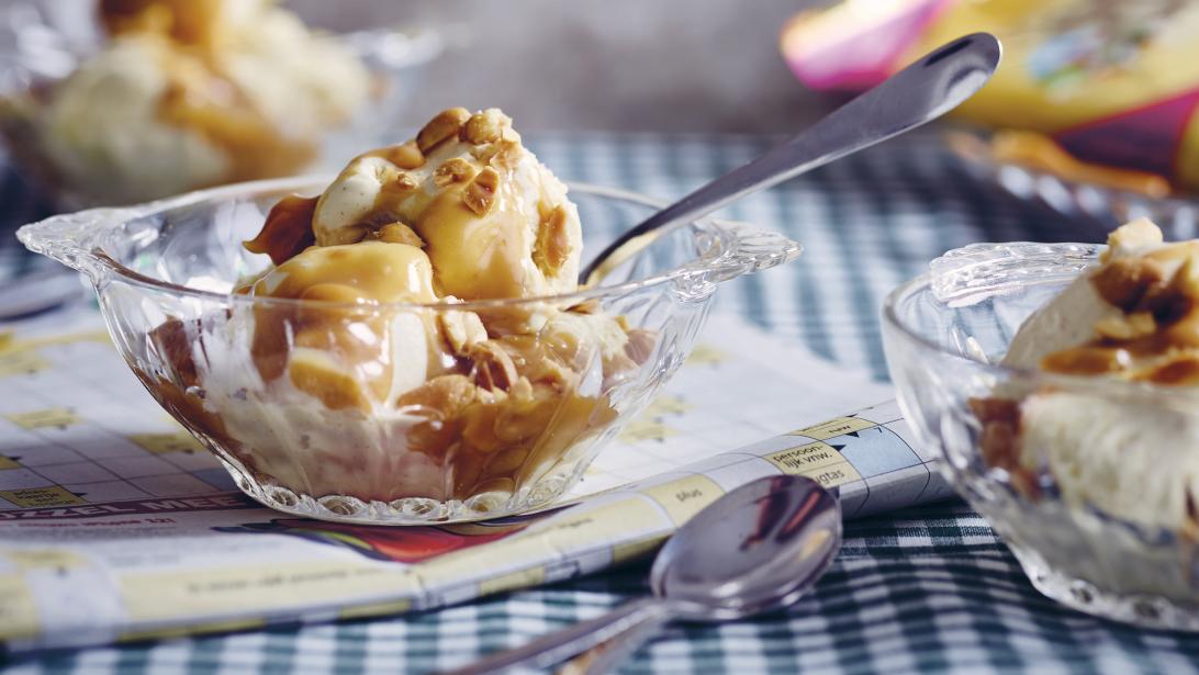 Lekker nostalgisch: IJs met Werther’s Originalsaus en pinda Lekker nostalgisch: IJs met Werther’s Originalsaus en pinda