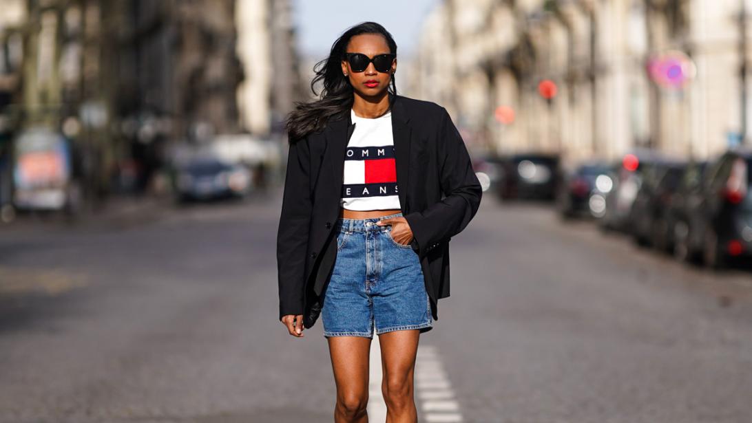 Trend gespot: 3 x zo style je je denim short deze zomer Trend gespot: 3 x zo style je je denim short deze zomer