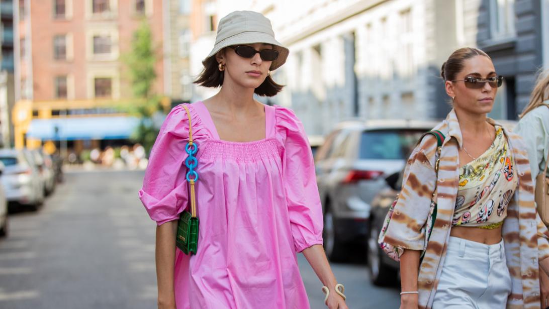 Heads up: zo stijl je het accessoire voor de zomer van 2021 Heads up: zo stijl je het accessoire voor de zomer van 2021