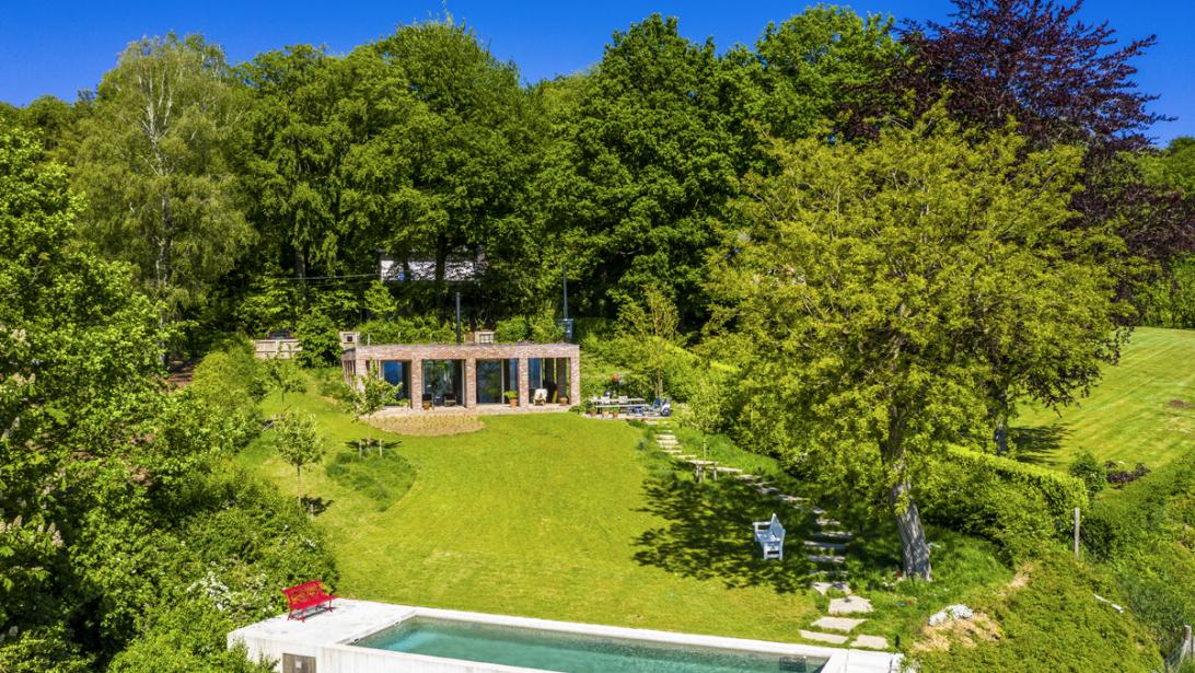 Binnenkijken: open huis met groots uitzicht op het natuurpark Pays des Collines Binnenkijken: open huis met groots uitzicht op het natuurpark Pays des Collines