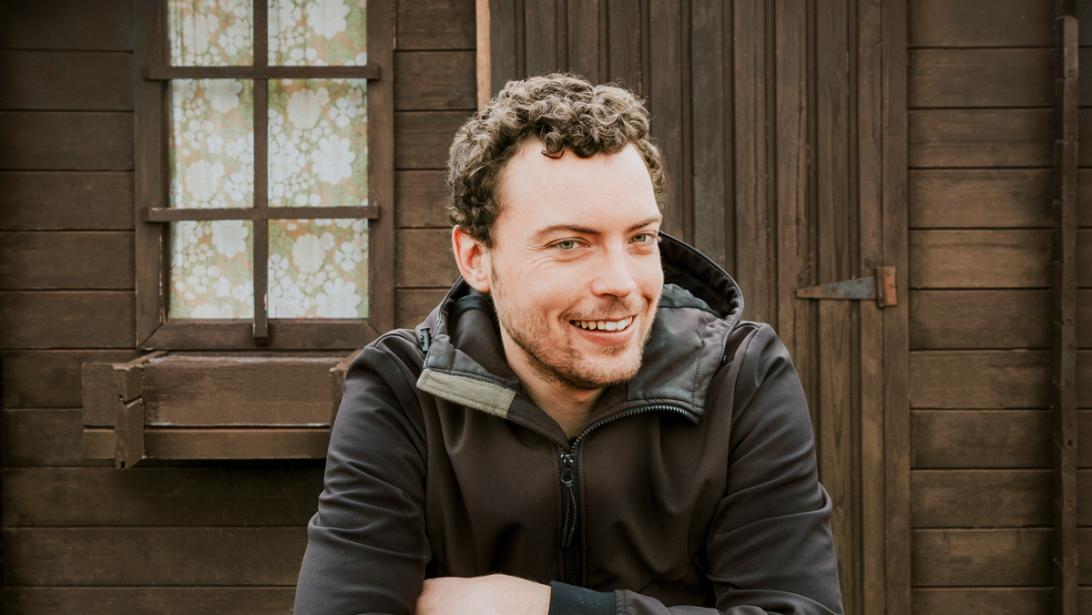 Leve de volkstuin: Bram groeide op tussen de groenten Leve de volkstuin: Bram groeide op tussen de groenten