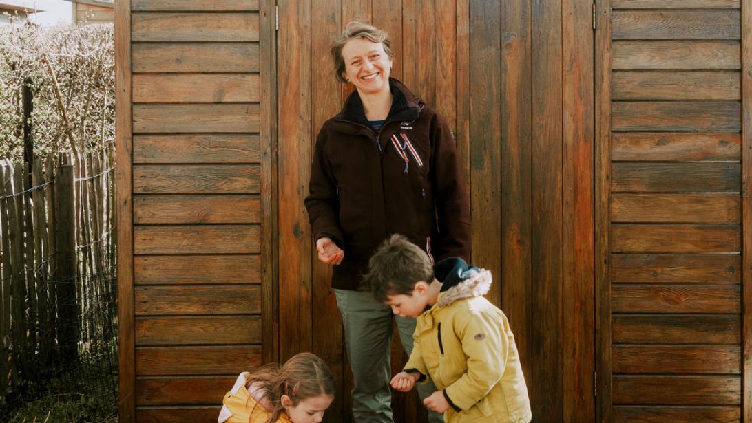 Leve de volkstuin: bij Katrien is tuinieren een gezinsactiviteit Leve de volkstuin: bij Katrien is tuinieren een gezinsactiviteit