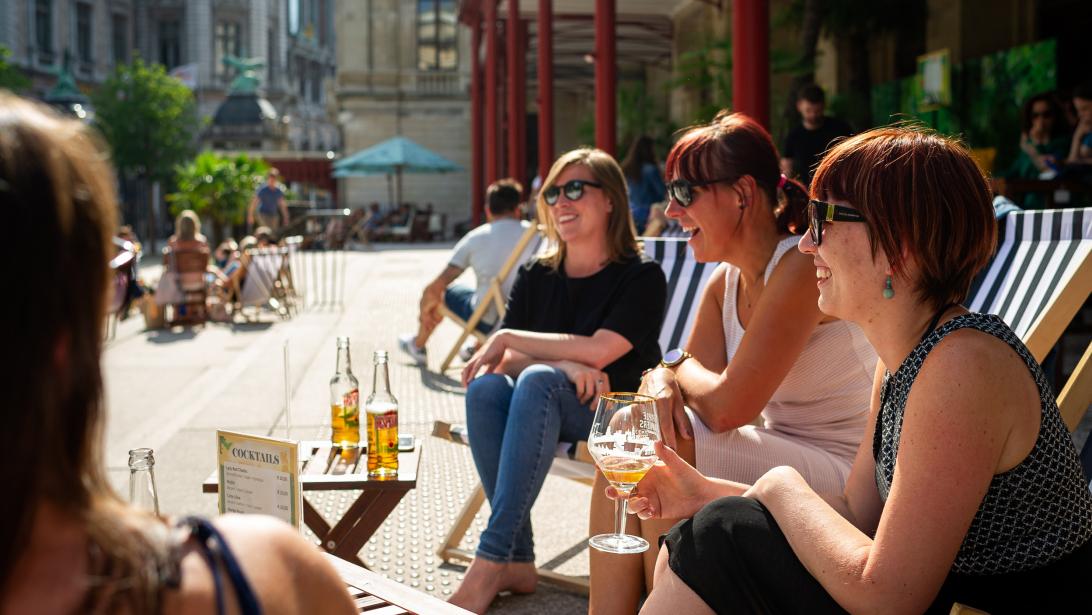 In deze Antwerpse zomerbars kan je de hele zomer lang cocktails sippen In deze Antwerpse zomerbars kan je de hele zomer lang cocktails sippen