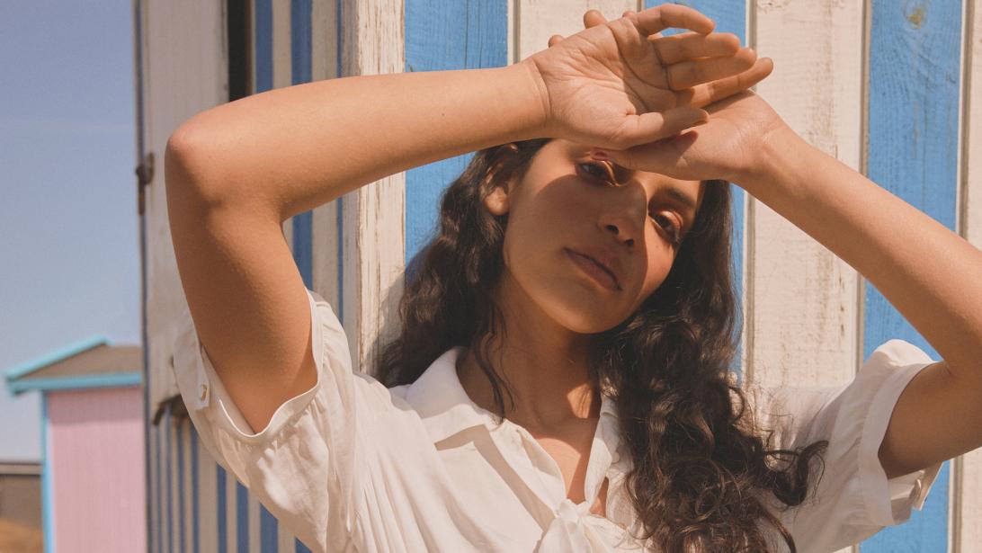 De dermatoloog duidt: "Zo herken je het verschil tussen een ouderdoms- en zonnevlek" De dermatoloog duidt: "Zo herken je het verschil tussen een ouderdoms- en zonnevlek"