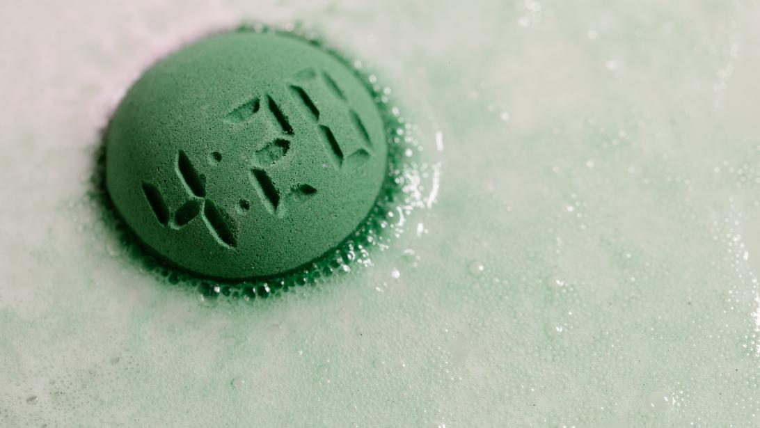 Lush vous détend avec une surprenante collection de bain à l'huile essentielle de CBD Lush vous détend avec une surprenante collection de bain à l'huile essentielle de CBD