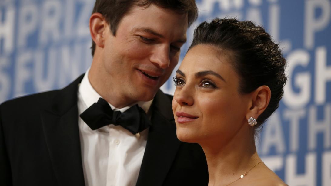 Mila Kunis en Ashton Kutcher stoppen hun kinderen niet vaak in bad en daar hebben ze een goeie reden voor Mila Kunis en Ashton Kutcher stoppen hun kinderen niet vaak in bad en daar hebben ze een goeie reden voor