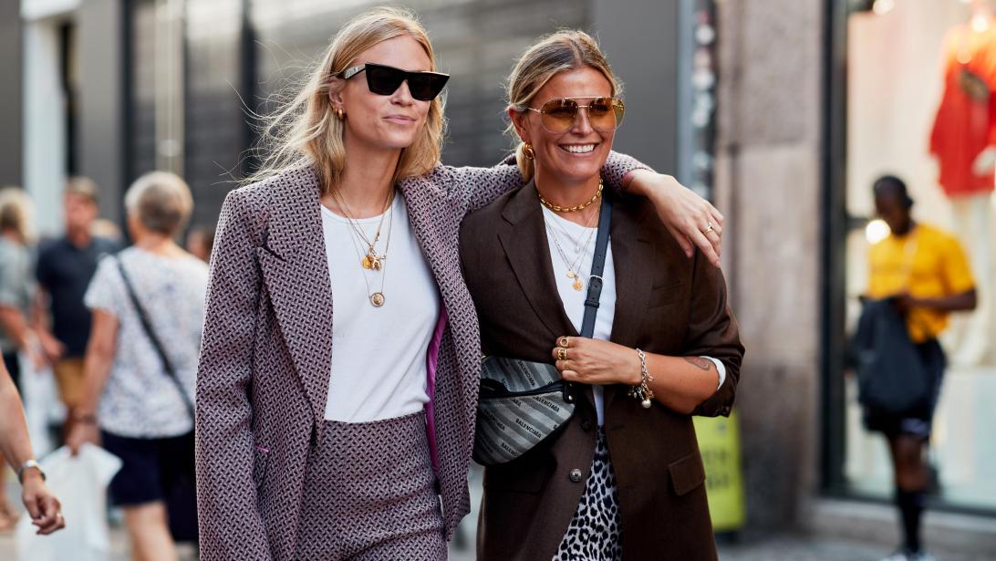 Ni vu, ni connu: nos astuces mode et beauté pour paraître plus bronzée Ni vu, ni connu: nos astuces mode et beauté pour paraître plus bronzée