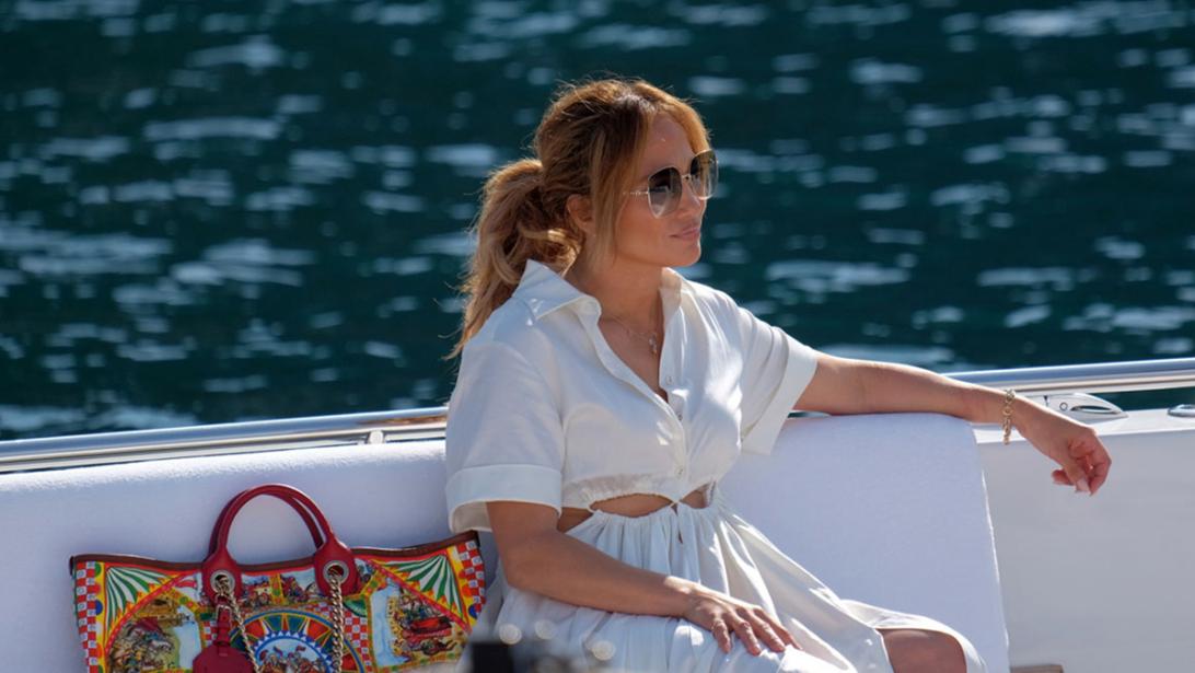 Jennifer Lopez gespot in dé luchtige jurkentrend van de zomer Jennifer Lopez gespot in dé luchtige jurkentrend van de zomer