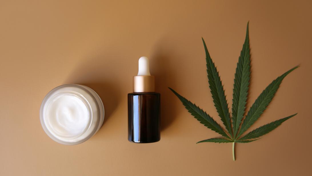 Beauté: les bienfaits du CBD sur votre peau et vos cheveux Beauté: les bienfaits du CBD sur votre peau et vos cheveux