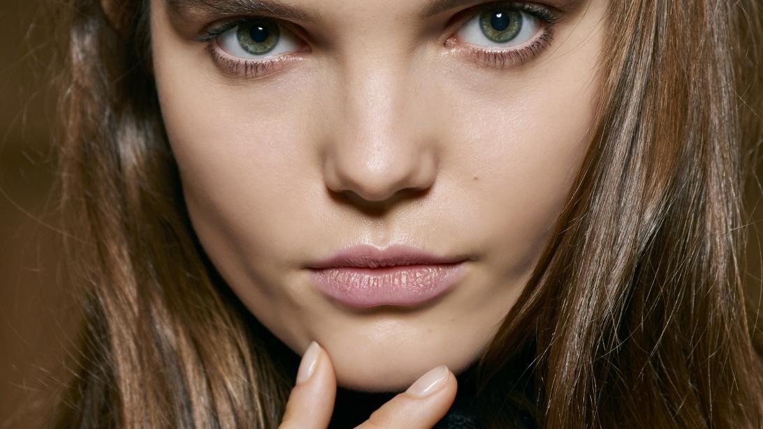 Les conseils d'un dermato pour se débarrasser d'un gros bouton en un clin d'oeil Les conseils d'un dermato pour se débarrasser d'un gros bouton en un clin d'oeil